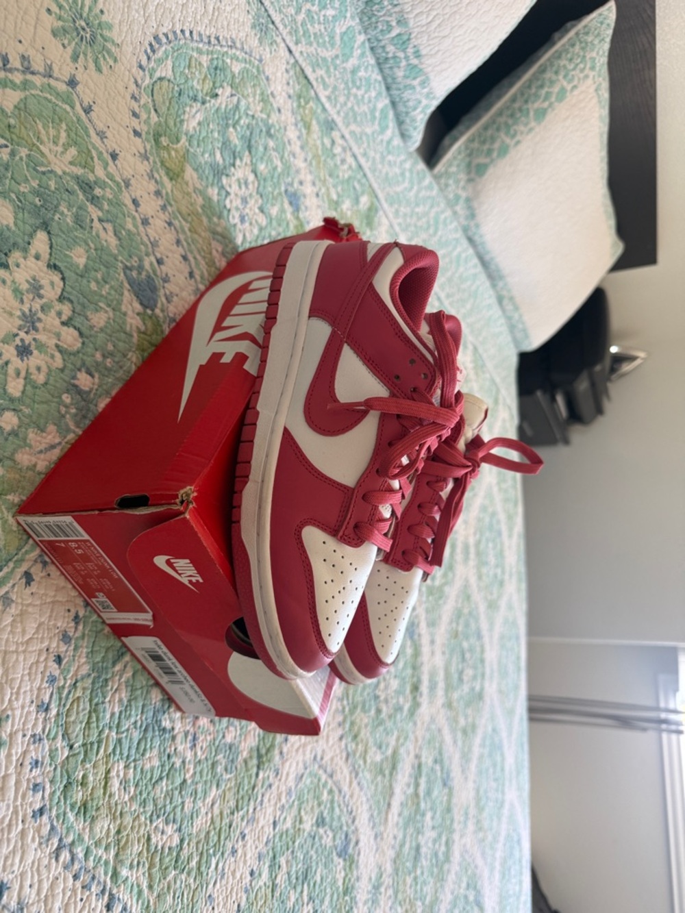 Nike Low-Top Sneakers in Red and White